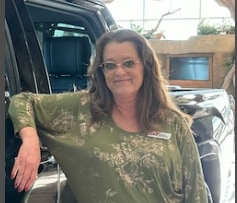 Staff member Kelly Alejandro from ID_746ec1